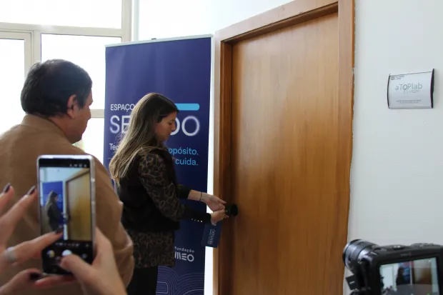 Abertura simbólica da porta do Espaço com Sentido durante o momento inaugural